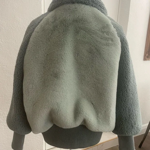 UGG Gray Teddy Jacket Plush Oversized Design - Picture 4 of 7